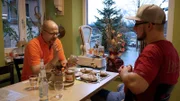 Bäckermeister Hannes Behrens liebt es, Neues auszuprobieren. Gerade tüftelt er mit einem Imker an einem Honig-Nuss-Brot und Honig-Kuchen im Glas.