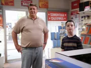 George (Lance Barber, l.); Sheldon (Iain Armitage, r.)