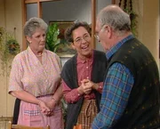 l-r: Barbara Nußbeck (Erna Wassmer), Dora Blinserl (Gerda Steiner), Karl Nußbeck (Peter Steiner)