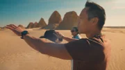 Albert Lin posiert für ein Porträt mit Blick auf den Horizont in Kerma, Sudan. Albert Lin und sein Team machen sich in der sengenden Wüste auf die Suche nach Napata, der Hauptstadt des Königreichs Kusch, einer mächtigen afrikanischen Zivilisation im Sudan aus dem 8.