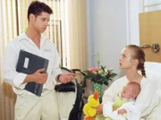 MDR Fernsehen IN ALLER FREUNDSCHAFT, FOLGE 195, "Doktorspiele", Vladi (Stephen Dürr) geht aufs Ganze und erzählt Tina (Anne Kanis) alles, was er über ihren Ehemann weiß. Statt ihm Glauben zu schenken, bezichtig sie ihn der Lüge!