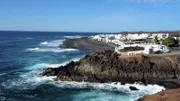 Rot, schwarz, braun: die auf dem Weg zum Meer erstarrten Lavaströme bilden das Herz der Insel Lanzarote – einer der schroffsten und gleichzeitig jüngsten Landschaften der Welt.