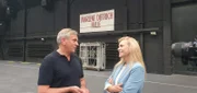 Wladimir Kaminer mit Schauspielerin Anna Loos in der Marlene-Dietrich-Halle, Studio Babelsberg.