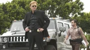 Horatio (David Caruso) und sein Team untersuchen den Tod eines Kreuzfahrtgastes, der anscheinend bei einem Kampf über Bord gegangen ist. Die Spuren helfen dem CSI nicht nur bei der Suche nach dem Täter, sondern bringen einen weiteren Mord ans Licht...