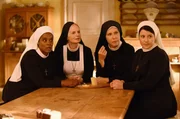 Die Nonnen (v.l.n.r.) Lela (Denise M'Baye), Agnes (Emanuela von Frankenberg), Hanna (Janina Hartwig) und Claudia (Mereike Lindenmeyer) müssen sich vor der Mutter Oberin verantworten.