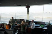 Internationaler Flughafen Dubai - Luftverkehrskontrollturm von innen.