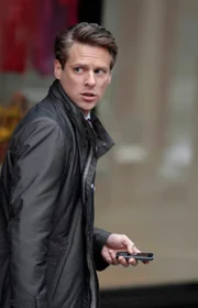 Als der NSA-Mitarbeiter Henry Peck (Jacob Pitts) Finchs ominöser Maschine auf die Spur kommt, steht er in der Schusslinie staatlicher Auftragsmörder...