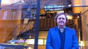 Goldschmied Günther Hagen vor seinem Atelier in der Schauenburger. Weitere Fotos erhalten Sie auf Anfrage.