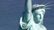 Seit ihrer Einweihung im Oktober 1886 steht die Freiheitsstatue im Hafen von New York City.