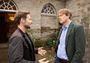 Die Stimmung zwischen Humphrey (Kris Marshall, r.) und Archie (Jamie Bamber, l.) ist angespannt.