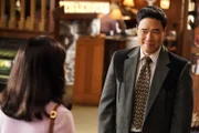 Constance Wu (Jessica Huang), Randall Park (Louis Huang).
