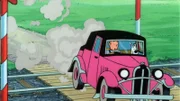 Tim und Struppi werden im Auto von bewaffneten Gangstern erbarmungslos verfolgt. Als die Situation aussichtslos erscheint, erkennt Tim, dass der einzige Ausweg darin besteht, über die Zuggleise zu fahren.