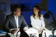 Tony (Michael Weatherly, l.) trifft erneut auf Jeanne Benoit (Scottie Thompson, r.), während er einem Hinweis über Ärzte im Sudan nachgeht ...