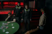 Nachdem Nick (Raúl Richter) und Franzi (Rhea Harder-Vennewald) einem Notruf von Isa (Lilli Hollunder) wegen eines Überfalls mit Waffengebrauch gefolgt sind, müssen sie vor Ort feststellen, dass auch ihr Kollege Kris (Marc Barthel) Opfer war. Aber nicht nur das: der Überfall galt einer illegalen Pokerrunde, an der Kris teilgenommen hatte.