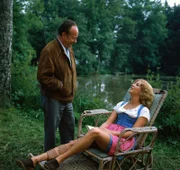 Barbie Schöndorf (Gerline Döberl) ist der erklärte Liebling aller Pensionsinsassen und auch Kommissar Keller (Erik Ode) kann sich ihrem Charme nicht ganz entziehen.