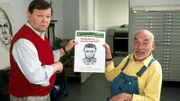 Nach Peters (Peter Lustig, r.) Angaben hat Kommissar Flink (Ernst-Georg Schwill, l.) ein Phantombild des Einbrechers erstellt.