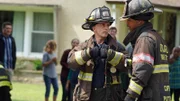 Christopher Herrmann (David Eigenberg, l.), Cpt. Dallas Patterson (Brian White)