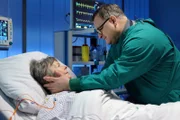 Luise Brenner (Monika Lennartz) ist nach ihrem schweren Schlaganfall wieder aufgewacht. Ihr Sohn Hans-Peter Brenner (Michael Trischan) ist verzweifelt - momentan kann noch niemand sagen, ob der Anfall bleibende Schäden verursacht hat. Von Luises neuem Lebensgefährten fehlt momentan allerdings jede Unterstützung.