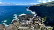 An der Nordküste der Insel, auf einer Lavazunge am Fuße eines Steilhangs, liegt das Dorf Pozo de las Calcosas. Die ehemalige Fischersiedlung ist bei Einheimischen beliebt als Ferien- und Wochenend-Domizil.
