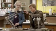 Die physik-begeisterte Valerie wird nach MacGyvers Vortrag an seiner alten Highschool plötzlich aus dem Chemielabor von einem Schmugglering entführt.