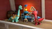 Miguel baut ein kleines Laufrad für das verletzte Triceratops-Weibchen, damit sie sich bewegen kann.