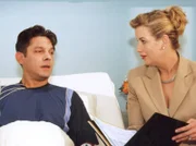 MDR Fernsehen IN ALLER FREUNDSCHAFT FOLGE 203, "Für immer und ewig". Sarah (Alexa Maria Surholt) ist betroffen von der Florian Poschs (Andreas Herder) Diagnose. Ausgerechnet sie kann durch ihre Beherztheit wirklich eine Hilfe sein.