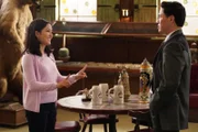 Jessica Huang (Constance Wu, l.); Louis Huang (Randall Park, r.)