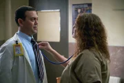 BROOKLYN NINE-NINE-- "The Bureau" Episode 322 -- Pictured: Joe Lo Truglio als Charles Boyle, Aida Turturro als Maura Figgis.