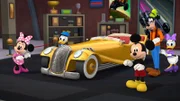 From left to right: Minnie Mouse, Donald Duck, Mickey Mouse, Goofy und Daisy Duck