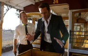Das Team um Steve (Alex O'Loughlin, r.) und Danny (Scott Caan, l.) findet heraus, dass sich eine gestohlene Atombombe auf der Insel befindet, die bald gezündet werden soll. Ein Wettlauf mit der Zeit beginnt ...