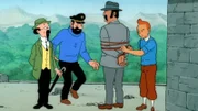 Tim (r.) fesselt den Doppelagenten Pablo (2. v. r.), um seine eigene Flucht sowie die von Professor Bienlein (l.) und Kapitän Haddock (2. v. l.) glaubwürdig erscheinen zu lassen.