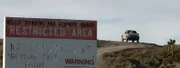 Area 51 wird streng bewacht. Die Wachen zögern nicht, von ihren Waffen Gebrauch zu machen.