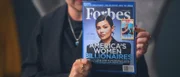 Laut Forbes war Kylie Jenner die bislang jüngste Self-Made-Milliardärin der Welt. Das Magazin hat ihr diesen Titel allerdings wieder entzogen.