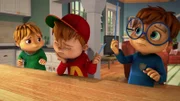 Doch dann ist Theodore dran und zieht einen noch längeren Strohhalm als Alvin. Doch Alvin lässt nicht locker: Es war doch der mittlerste Strohhalm, der gewinnt, oder?!  +++