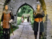 Snäckgärdsporter (Tor an der Nordseite der Ringmauer) mit Darstellern.