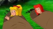 Was sind das für Geräusche am Schlafplatz von Bibi (l.) und Tina (r.)?