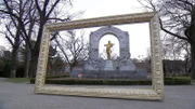 Johann Strauss Denkmal.