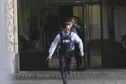 Der Reaper Foyet ist nach Washington zurückgekehrt. Das BAU-Team setzt alle Kräfte frei, um ihn zu finden. Allerdings drängt die Zeit, denn der Verbrecher hat es auf die Familie von Agent Hotch (Thomas Gibson, vorne) abgesehen ...
