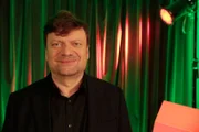 Musikpsychologe Dr. Daniel Müllensiefen vom Goldsmiths College an der University of London erläutert, wie sich Musikalität entwickelt. Und der Biochemiker Prof. Dr. Tilman Grune (im Bild) vom Deutschen Institut für Ernährungsforschung in Potsdam-Rehbrücke verrät, wie wir uns in Zukunft ernähren.