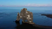 Lavafels-Formation Hvítserkur im Nordwesten Islands.