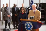 In the middle: Selina Meyer (Julia Louis-Dreyfus).