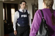 Während der Ermittlungen in einem neuen Fall, spekuliert, das Team, dass Hotch (Thomas Gibson, l.) der neue Chef der Bau werden könnte ...
