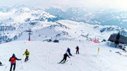Kitzbühel ist eine kleine Alpenstadt östlich von Innsbruck, im westlichen österreichischen Bundesland Tirol.