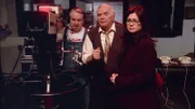 Gloria (Valerie Bertinelli, r.) und der Kameramann Elmer (Tom Bosley, l.) versuchen Max (Ernest Bognine) wieder an seine Ideale zu erinnern - und ihm das Rauchen abzugewoehnen.