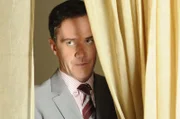 Peter Burke (Tim DeKay)
