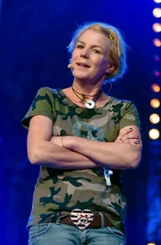 Es reicht! Probleme überall. Mirja Boes, Olaf Schubert, Lisa Feller, Paul Panzer uvm. krempeln die Ärmel hoch für die Mission "Comedy rettet die Welt!". Urkomisch und mit erstaunlichen Erkenntnissen.