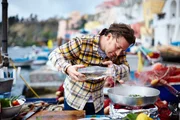 Jamie Oliver beim Kochen