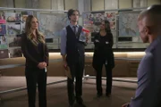 Ermitteln in einem neuen Fall: JJ (AJ Cook, l.), Reid (Matthew Gray Gubler, 2.v.l.), Kate (Jennifer Love Hewitt, 2.v.r.) und Derek (Shemar Moore, r.) ...