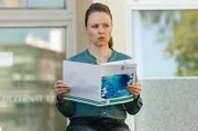 Unfalltod oder Mord: Vicky Adam (Katja Danowski) muss den Tod einer Biotech-Unternehmerin aufklären und vertieft sich in eine Patentakte der Firma.
