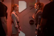 l-r: Kelly Fowler (Samantha Glassner) und Lt. Sharon Garnet (Christie Burke)